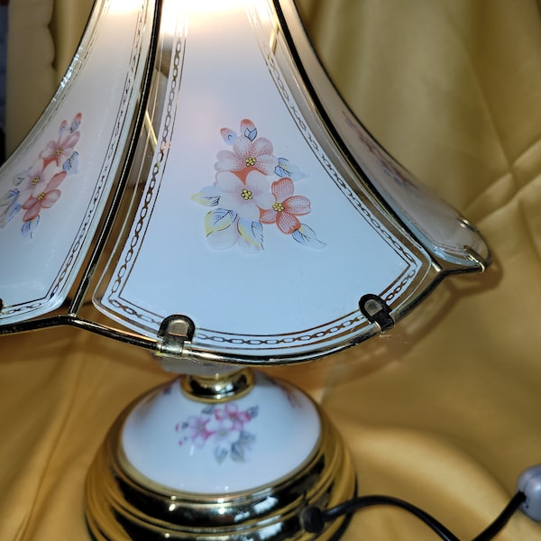 Vintage rosa Blumen Lampe floral gold