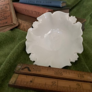 A Very Pretty Antique Royal Worcester Small Dish dating from c1894