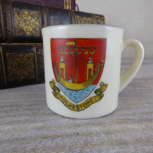 Folkestone Souvenir Crested China Cup - Kent / Antike Kent Souvenirs / SüdOst England Geschenk / c.1903-1910