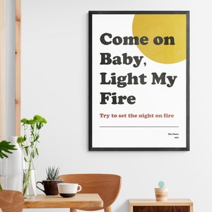 Poster mit Retro Türen | Beleuchte mein Feuer Herunterladbare Kunst | Die Türen | Jim Morrison Songtext Druck | Vintage Geschenkidee | Senffarbe | 60er Jahre
