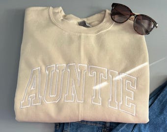 Embroidered Auntie Sweatshirt: Stylish Aunt Gift
