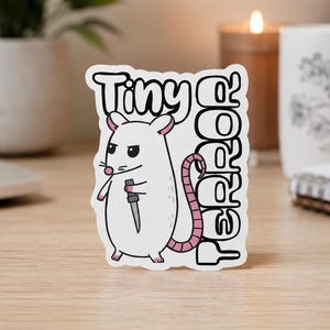 Autocollant Souris Terrifiante, Autocollant Rat Rigolo avec Couteau, Autocollant Vinyle Rongeur Mignon, Autocollant Imperméable pour Ordinateur Portable et Gourde, Cadeau Animal de Compagnie Insolite