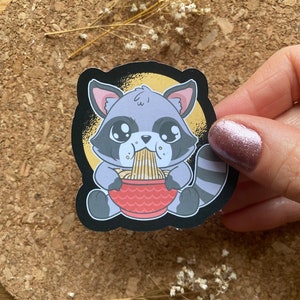 Sticker raton laveur kawaii mangeant des nouilles ramen Sticker nouilles ramen Sticker raton laveur Sticker nouilles japonaises Sticker ramen - finition mate