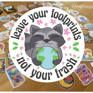 Sticker Laisse tes empreintes, pas tes déchets Sticker citation inspirante Sticker raton laveur Sticker raton laveur poubelle Sticker sauver la terre