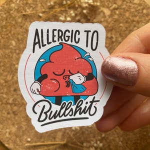 Allergisch gegen Bullshit Aufkleber Antisozialer Aufkleber Antisozialer Aufkleber Lustiger sarkastischer Aufkleber Frecher Zitat-Aufkleber - mattes Finish