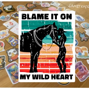 La faute à mon coeur sauvage sticker art illustration de fille de cheval sticker équestre sticker cow-girl art coucher de soleil rétro sticker fille de ferme