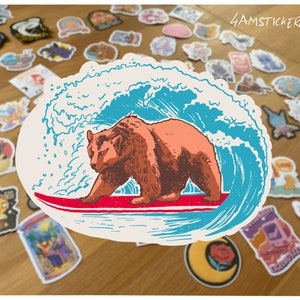 Sticker ours brun surfant sur une grosse vague sticker californie surf sticker sticker rétro ours brun sticker california surf sticker surfeur cadeau
