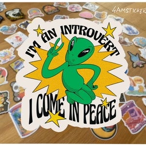 Ik ben een introvert ik kom in vrede sticker grappige groene alien sticker introverte sticker grappige quote sticker anti sociale sticker illustratie