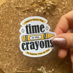 No tengo el tiempo ni los crayones para explicártelo Pegatina de crayón colorido Pegatina de declaración Pegatina irónica - Acabado mate