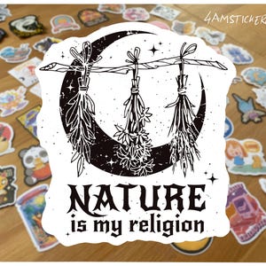 Adesivo Natureza é Minha Religião | Adesivo de Lua Botânica com Bruxa | Adesivo de Vinil e Papel à Prova D'água | Cottagecore, Pagão, Estética Espiritual