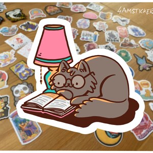 猫が本を読んでいるステッカー：Booktok Kindle デカール