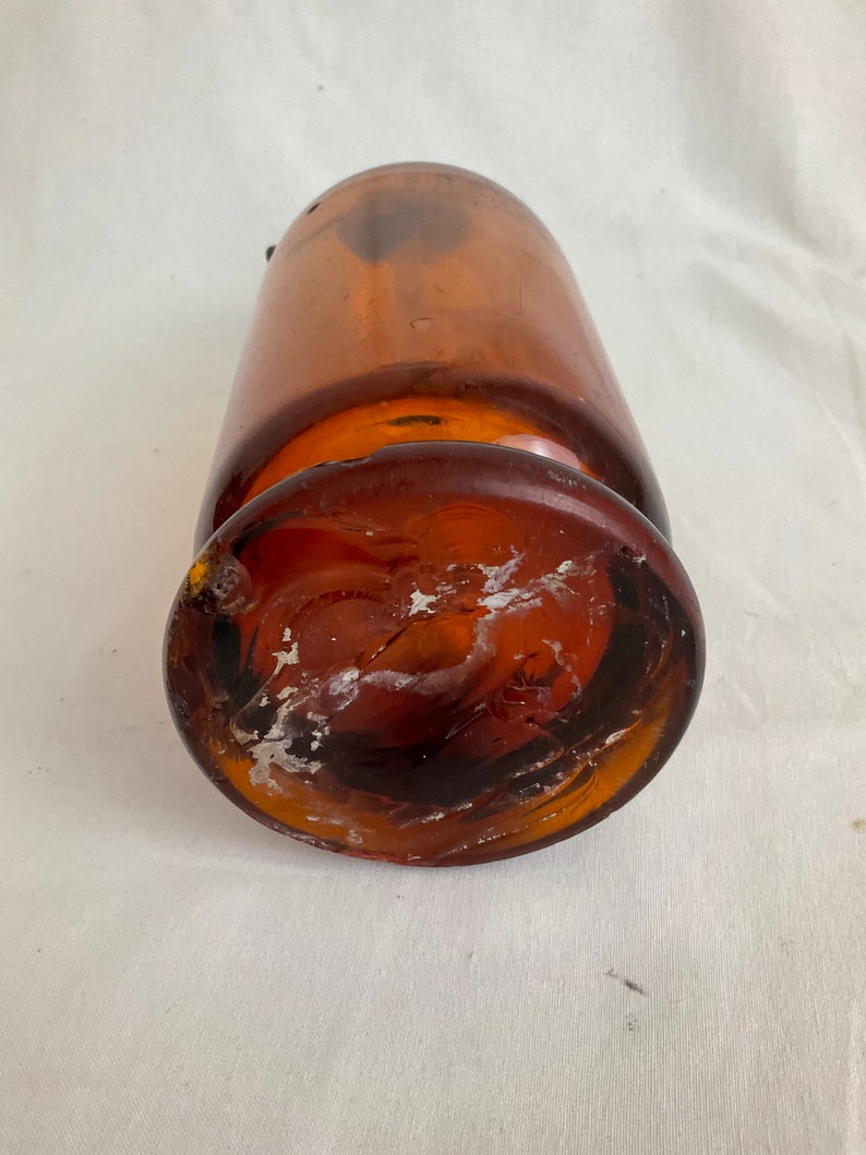 Ernstige bruine glazen seltzer watersifon drevon lyon frankrijk bar