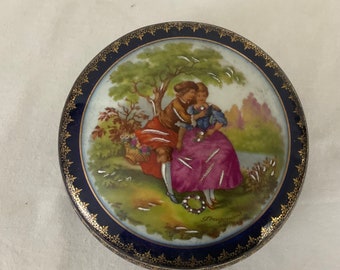 Pequeño joyero o caja de dulces en porcelana de Limoges Art nouveau art decó francés antiguo hecho a mano