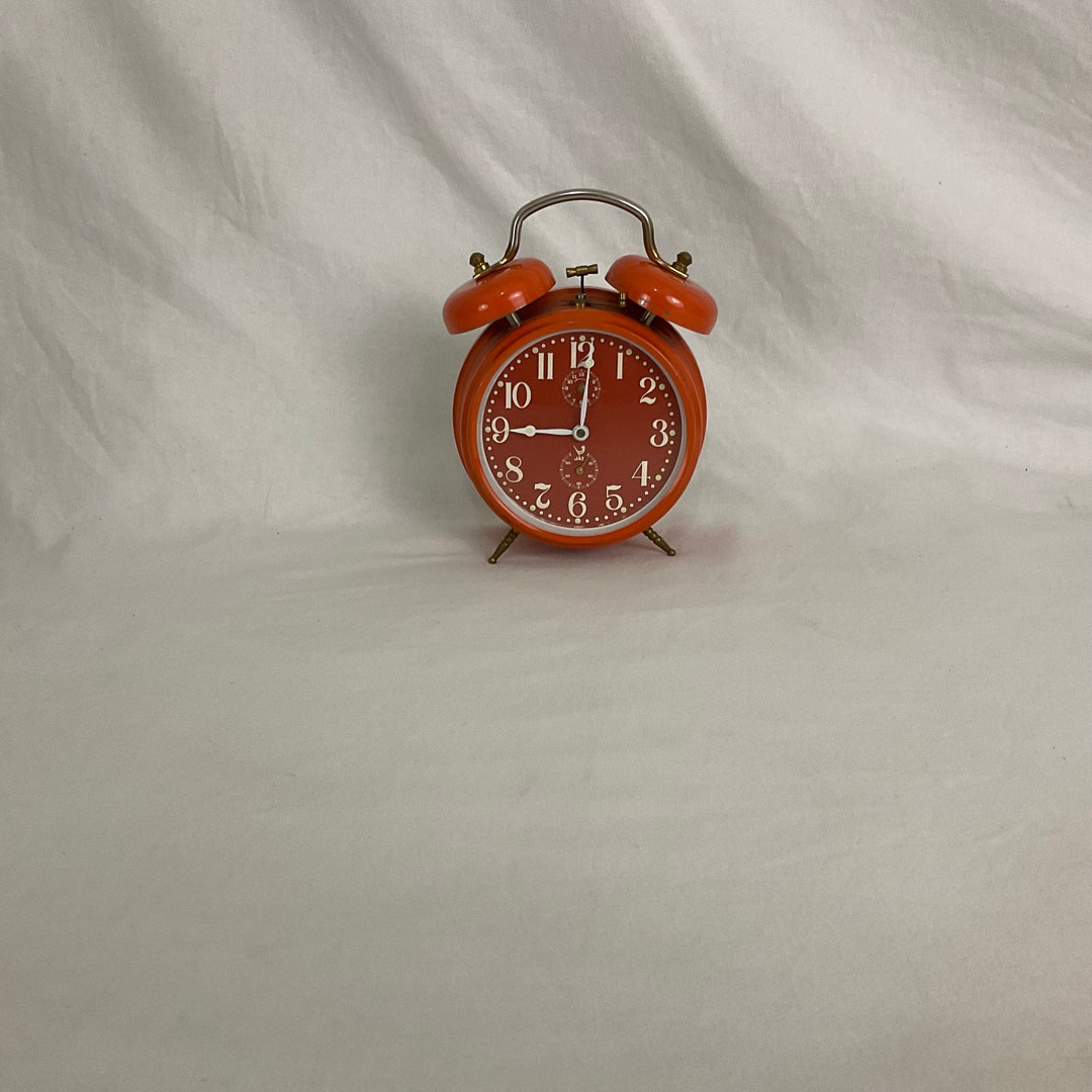 Oranje mechanische wekker oude jaren 50 vintage merk JAZ model Peintric vintage tafelklok met antieke wekkerfunctie Etsy Belgie