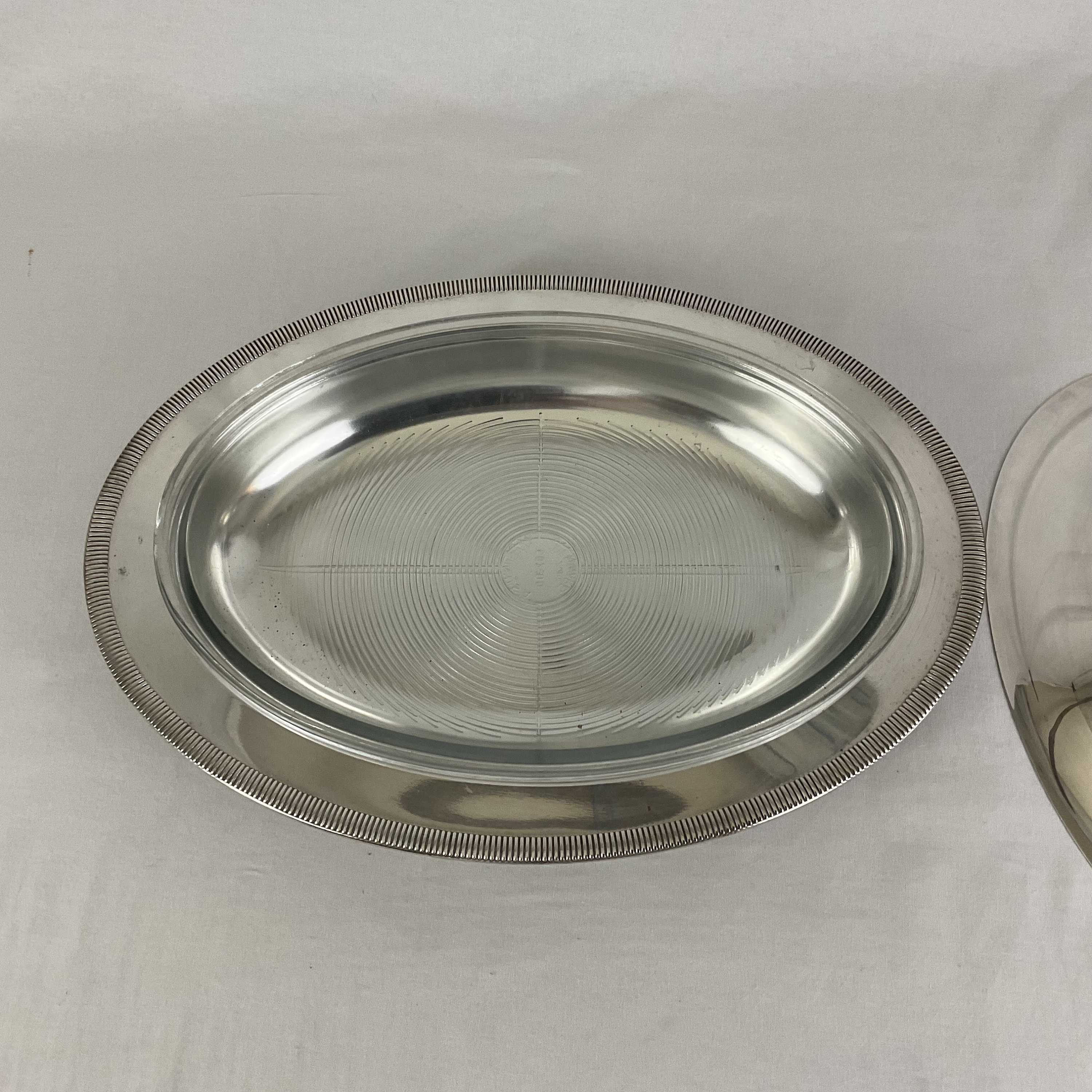 Plat en verre Pyrex + porte-plat métal argenté italien – vintage années 70 - Arts de la table