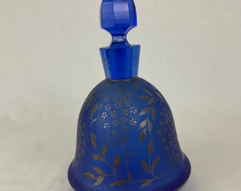 Carafe flacon ancien en verre dépoli bleu cobalt décor argent  vintage shabby chic