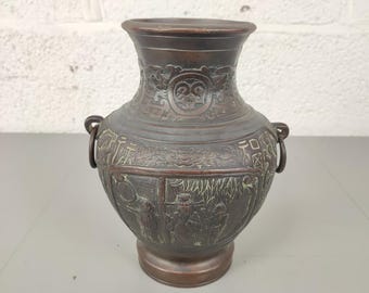 Antique Chinese bronze vase