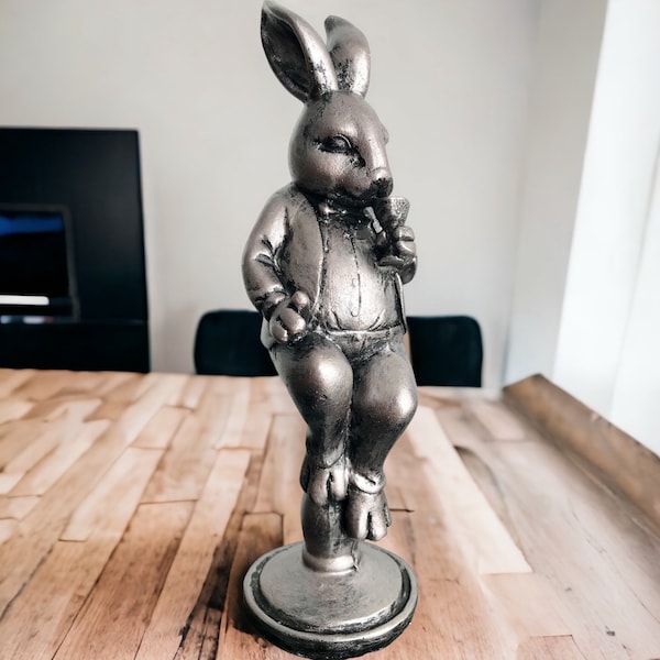 Statuetta di coniglio che beve vino, decorazione del coniglietto di Pasqua, simpatica statuetta di coniglietto che beve vino