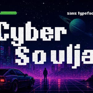 Könnte beinhalten: Eine digitale Grafik mit dem weißen, verpixelten Text Cyber Soulja und sans typeface vor einem dunkelvioletten und blauen Stadtbild mit einem Sportwagen, einem Planeten mit Ringen und einer verpixelten Herz-Gesundheitsanzeige oben links.