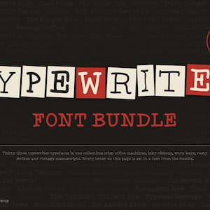 Könnte beinhalten: Eine digitale Grafik mit dem Text TYPEWRITER FONT BUNDLE in weißen und roten Blockbuchstaben. Ein roter Kreis in der oberen rechten Ecke enthält den Text 33 FONTS. Der Hintergrund ist dunkelgrau mit schwachen, sich wiederholenden Textmustern.