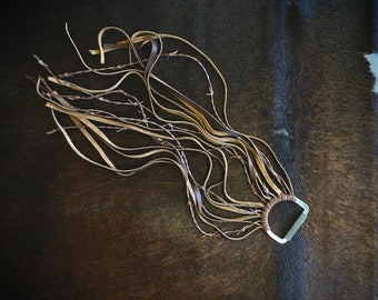 The Devil&#39;s Rope - Fouet en cuir fait main avec lacet en cuir en forme de fil de fer barbelé