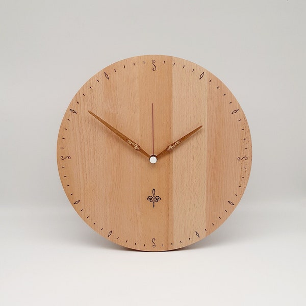 Horloge murale en bois minimaliste faite à la main