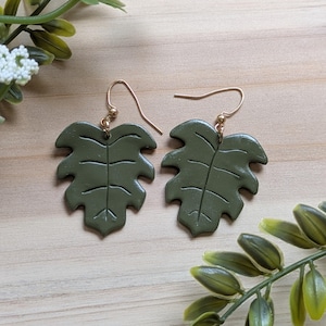 Monstera Leaf Polymer Clay Earrings – Handmade Botanical Jewelry in Green and Gold, Lightweight Plant Lover Gift | Nature-Inspired Jewelry