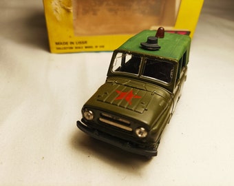 Vintage Russian UAZ469 model car 1/43 Russian model military command car