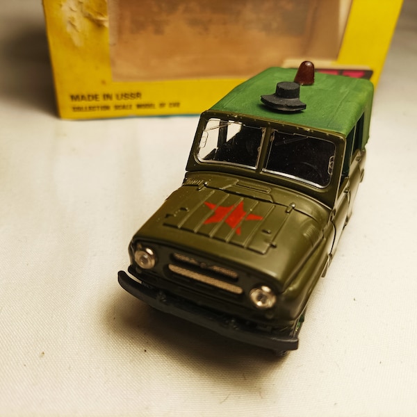 Vintage Russian UAZ469 model car 1/43 Russian model military command car