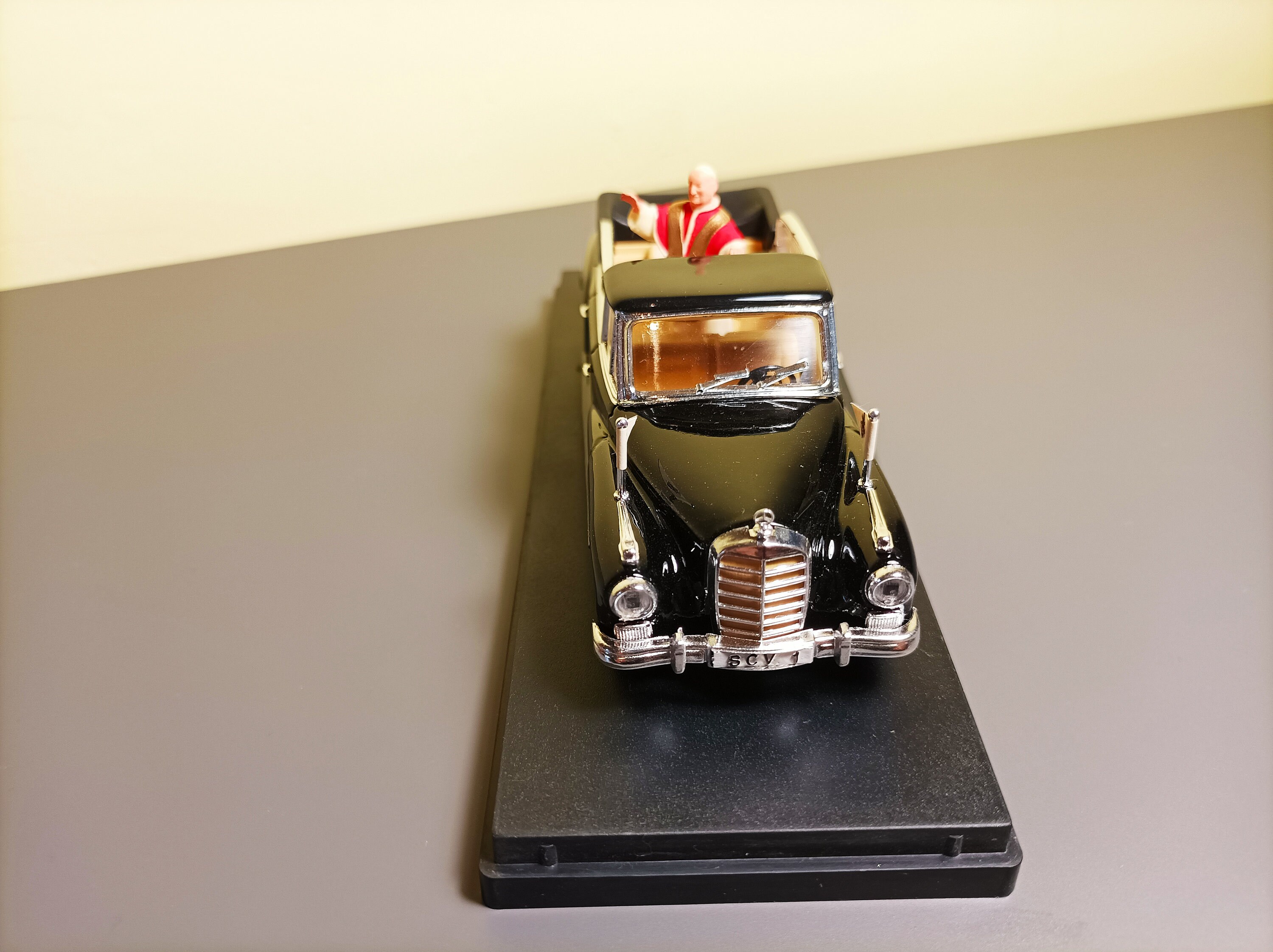 Rio 1/43 Mercedes 300D Limousine 1960 - Pope Jean XXIII - Modèle LE7127