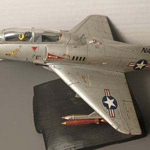 Pro built, paint & weathered 1/48 TA 4 J Skyhawk Fujimi wirth stand