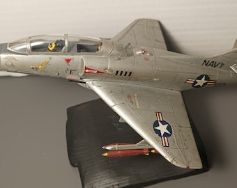 Pro built, paint & weathered 1/48 TA 4 J Skyhawk Fujimi wirth stand