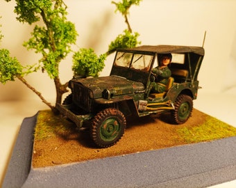 WWII Willy's Jeep model 1/35 scale pro built, paint&weathered with stand