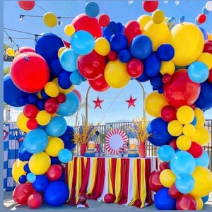 Czerwono-niebiesko-żółta girlanda balonowa Królewskie niebieskie czerwone balony Pastelowo-żółty jasnoniebieski łuk balonowy Zestaw dekoracji na karnawałową imprezę tęczową