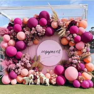 Kit de arco de globos rosa intenso: guirnalda de globos de látex color melocotón rosa con doble relleno, globos bohemios de color rosa en diferentes tamaños para un feliz cumpleaños de niña y bebé