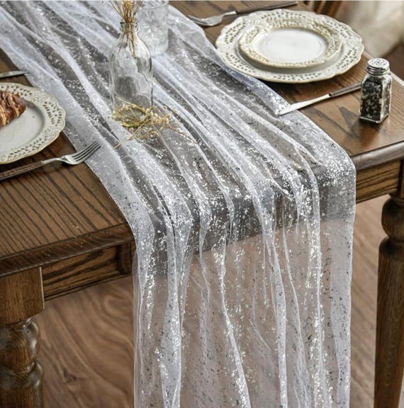 Weiß Silber Gaze Tischläufer 120 Zoll 10 FT, Glitter Metallic Foil Sheer Esszimmer Urlaub Hochzeit Jahrestag Geburtstag Tischdekoration für Zuhause