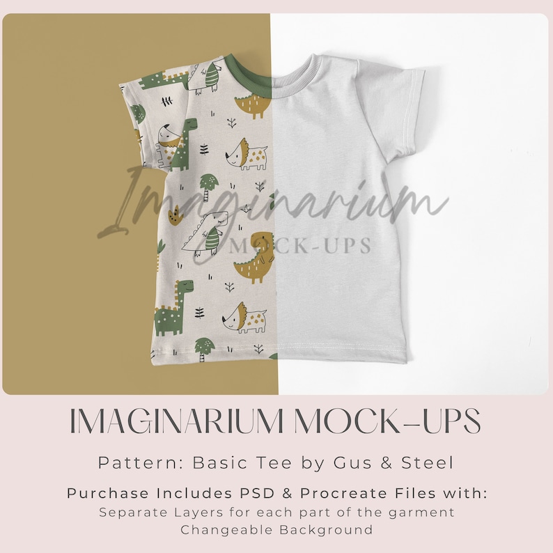 Pu&ograve; includere: Un mockup di una t-shirt bianca con una t-shirt a fantasia sopra. La t-shirt a fantasia ha un design verde, marrone e bianco con dinosauri e altri animali. Il testo "Imaginarium Mock-Ups" &egrave; visibile nella parte inferiore dell'immagine.