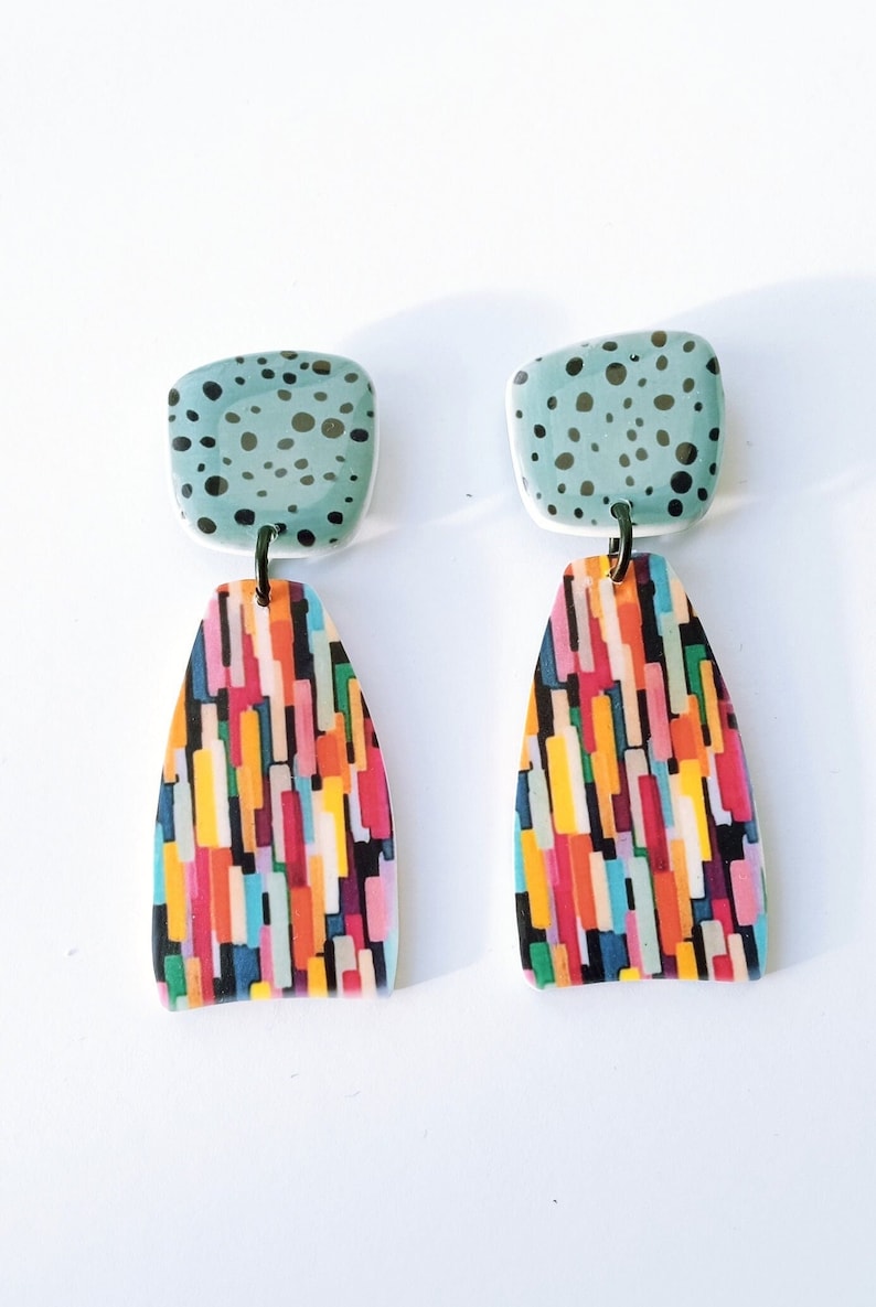 Elevate your outfit with these stunning dangle earrings. Handcrafted with high-quality materials, they are sure to turn heads. Perfect for any occasion, their timeless design will make them a staple in your collection.