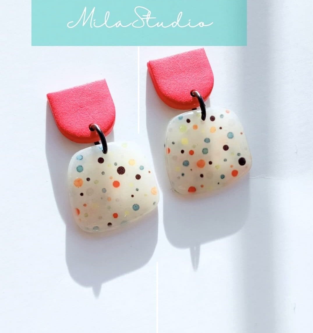 Retro polka dot oorbellen van klei • Lottes Place