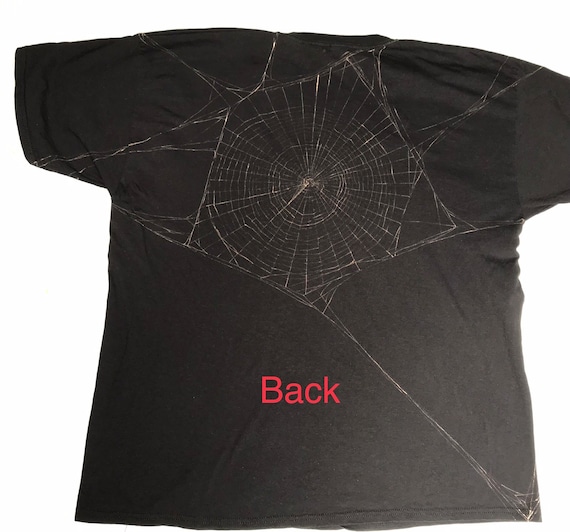 Telarana pintada a mano con lejia sobre una camiseta negra camiseta con telarana camiseta pintada a mano con lejia ropa gotica hecha a mano diseno opcional en la espalda Etsy Espana