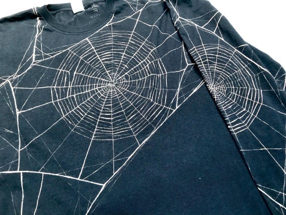 長袖Tシャツに漂白剤で手描きした蜘蛛の巣、蜘蛛の巣シャツ、手描き