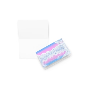 Carte de neige rose, bleue et blanche, carte de Noël d'hiver, cadeau d'art drapeau transgenre, carte de reflet de lac coucher de soleil couleurs trans