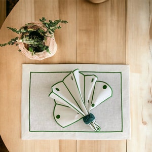 Fan Linen Napkin & Green Border Linen Placemat | Embroided | Design Napkin | Chic and Elegance | Set of 4/6 | Gift