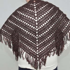 Châle triangulaire en crochet