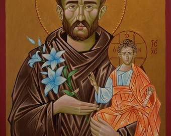 Puede incluir: Un icono religioso que representa a San Antonio de Padua sosteniendo a un niño pequeño. El icono está pintado en un estilo tradicional con detalles dorados y un fondo rojo. El texto "Ο άγιος" está escrito en griego en la esquina superior izquierda y "Άντωνι" está escrito en griego en la esquina superior derecha.