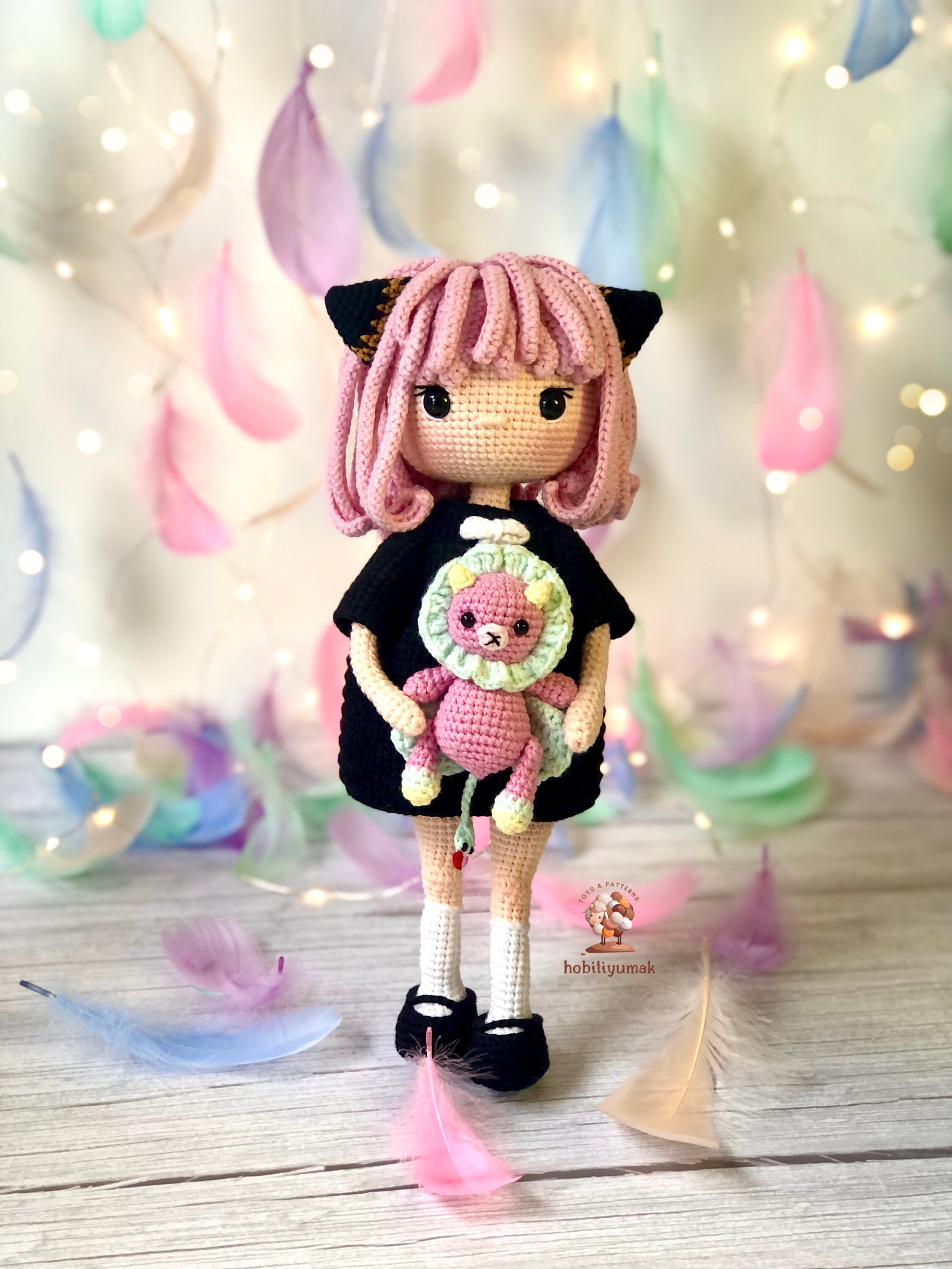 小さなピンクの髪の女の子のかぎ針編みパターン：アニメ人形の編み
