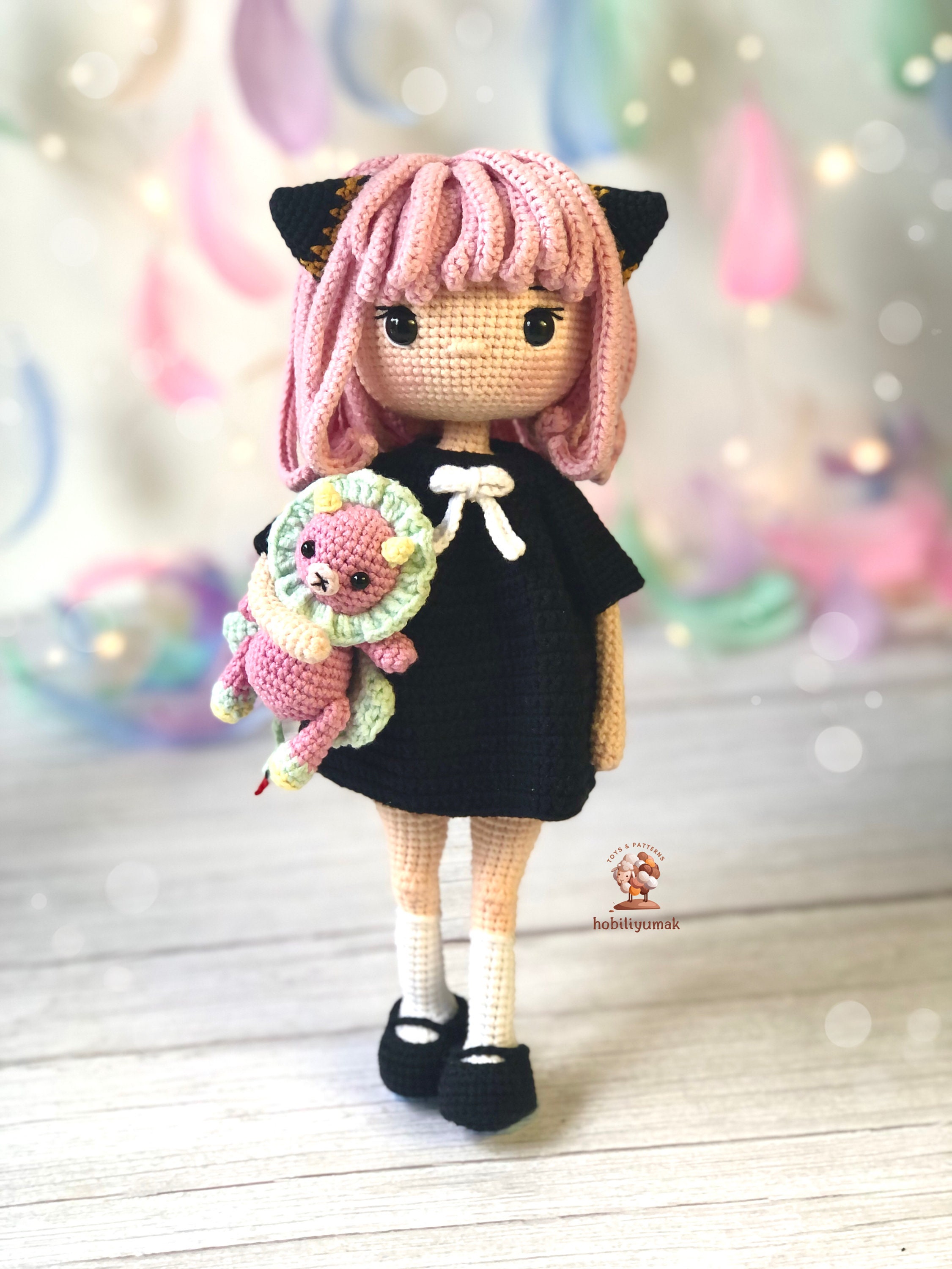 小さなピンクの髪の女の子のかぎ針編みパターン：アニメ人形の編み