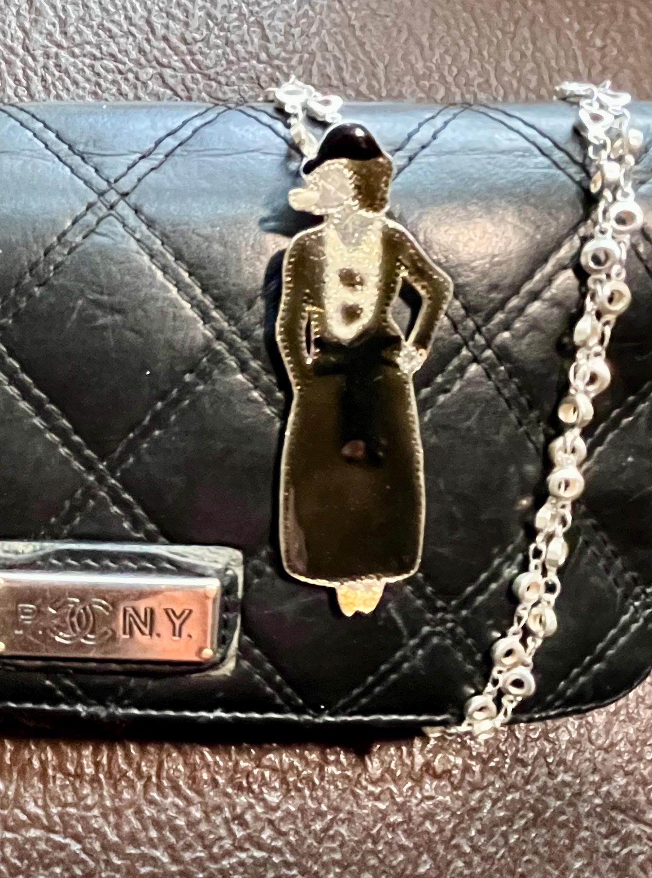 シャネル　キーリング　COCO　Kiss Chanel Coco mark Matelassé Lion motif charm key ring with