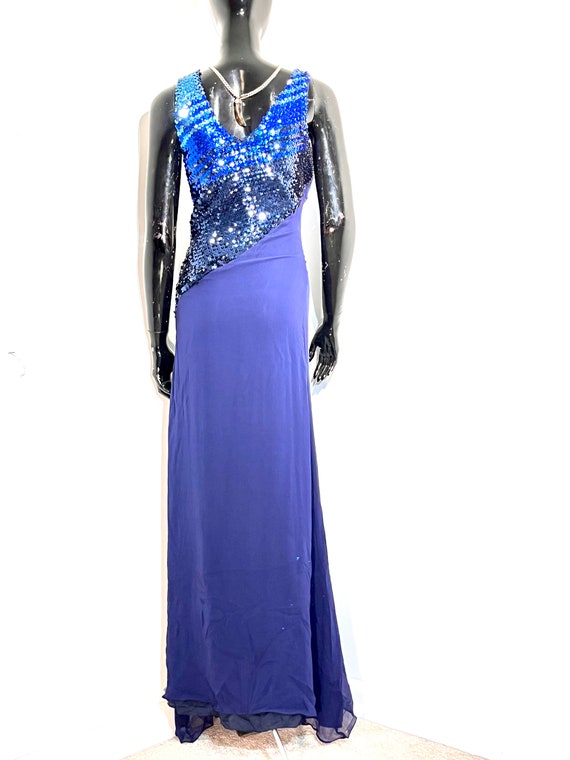 Red carpet blue sequins dress - image 2