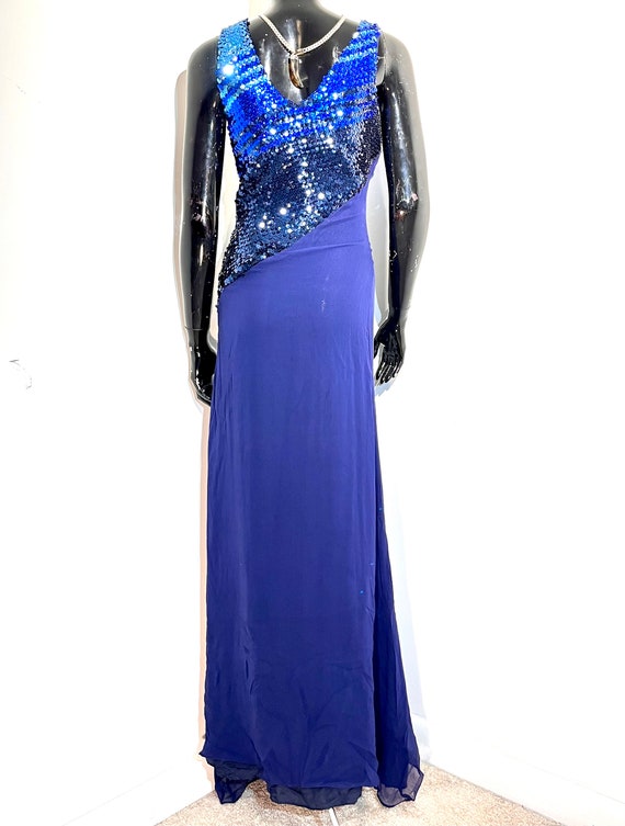 Red carpet blue sequins dress - image 3
